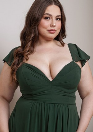 Canada s Cutest Plus Size Dresses