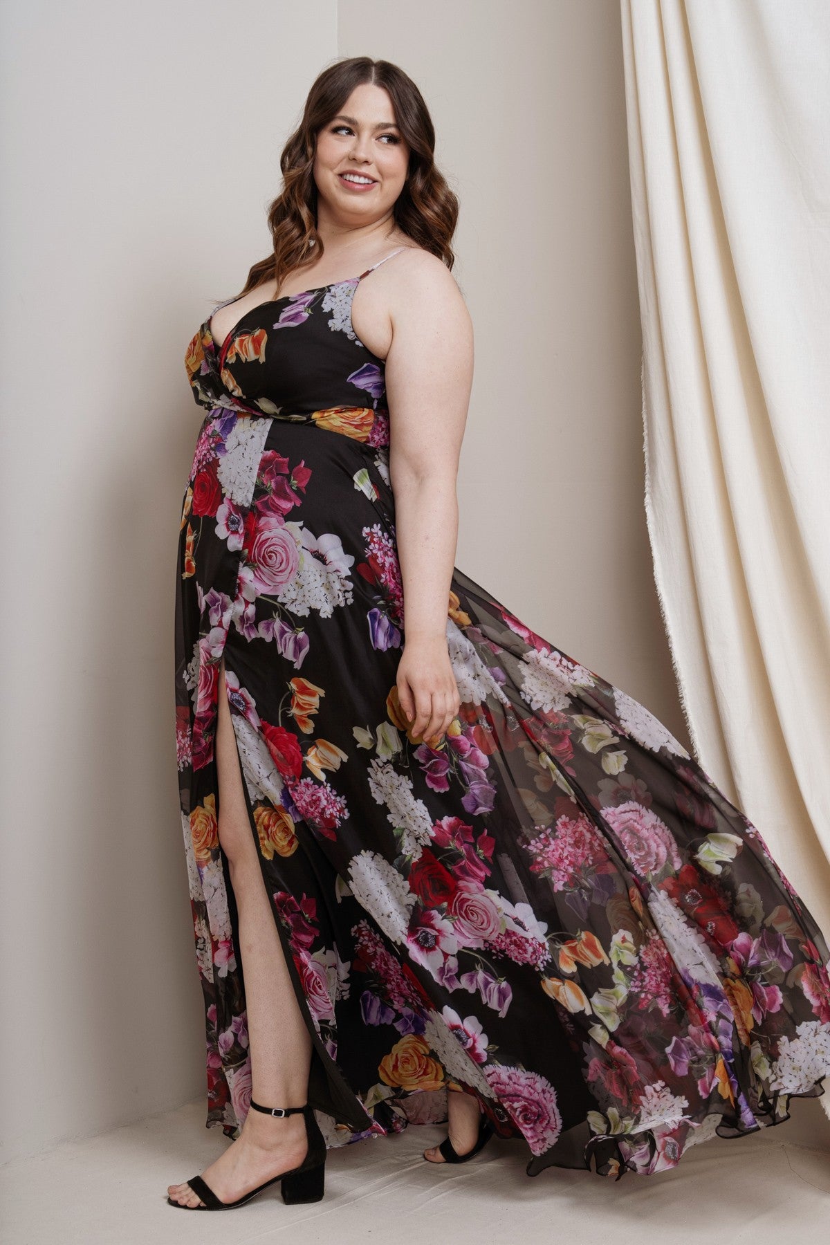 Bella Dress in Black Floral - Plus