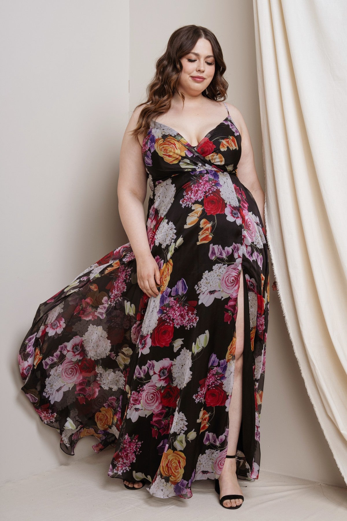 Bella Dress in Black Floral - Plus