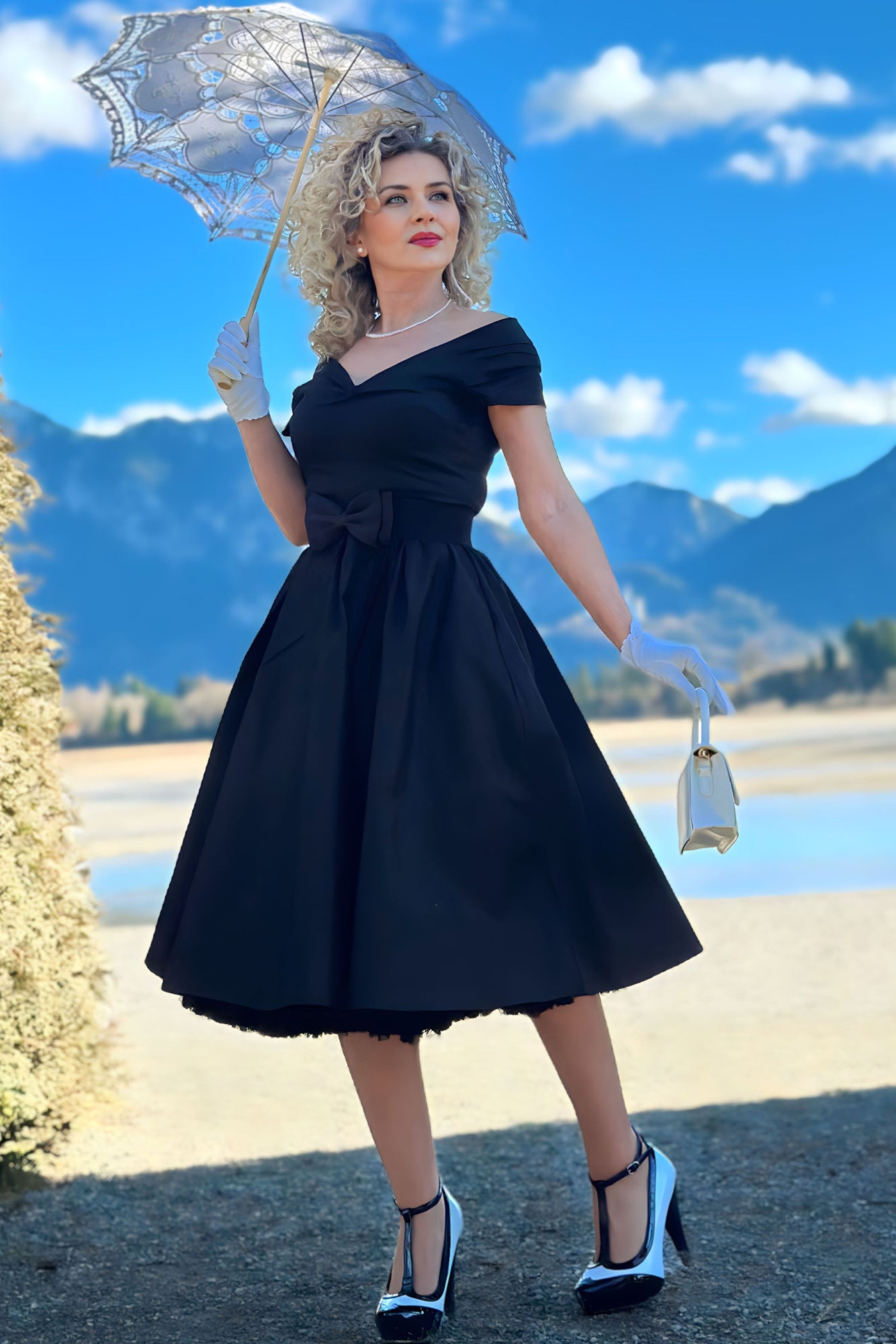 Lily Retro Dress in Black